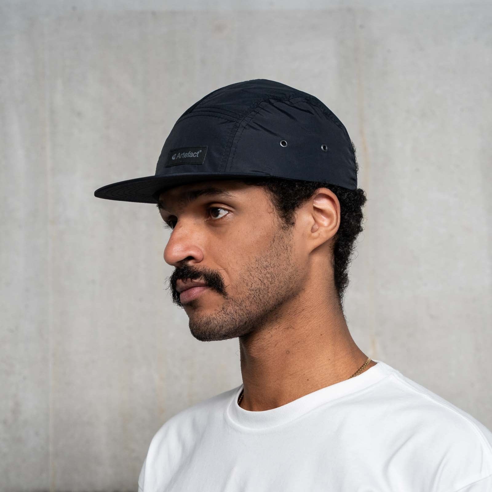 Casquette noire Artefact vue de face