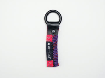 Porte-clés upcyclé en corde d'escalade, rose dominant et violet