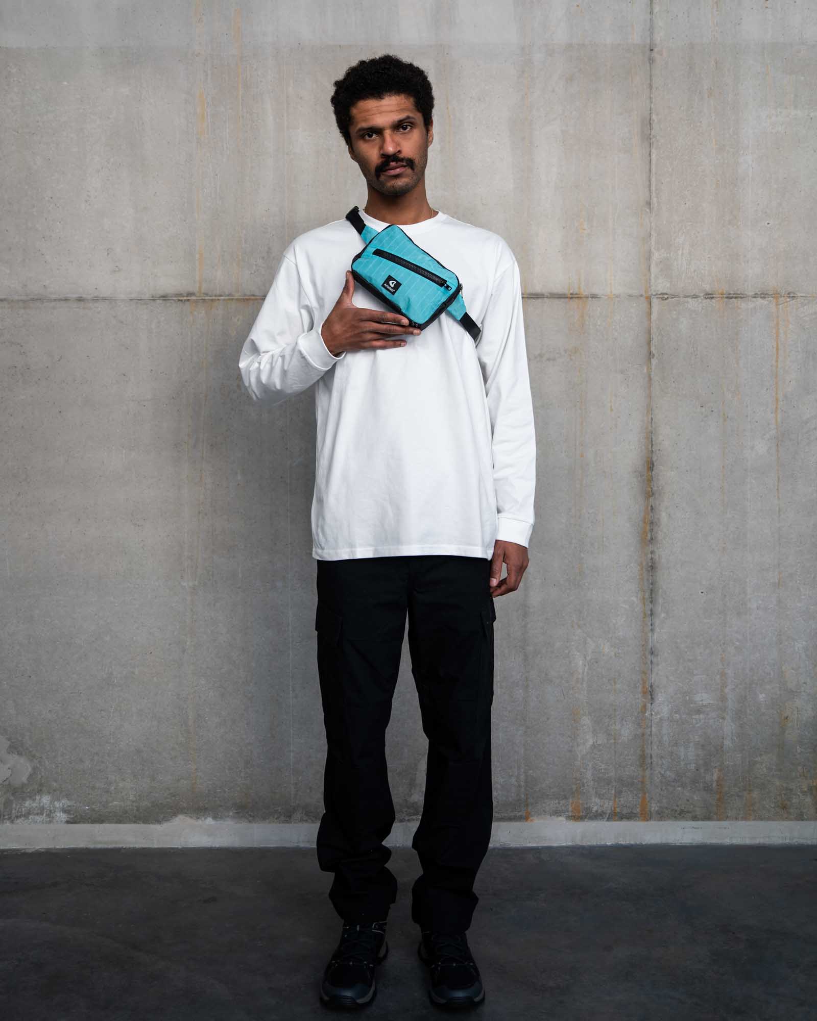 Banane calao Artefact Bleue