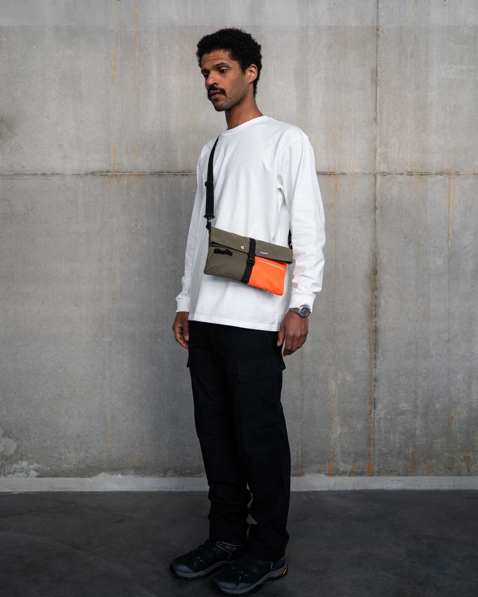 Crossbody RIV001 Artefact 