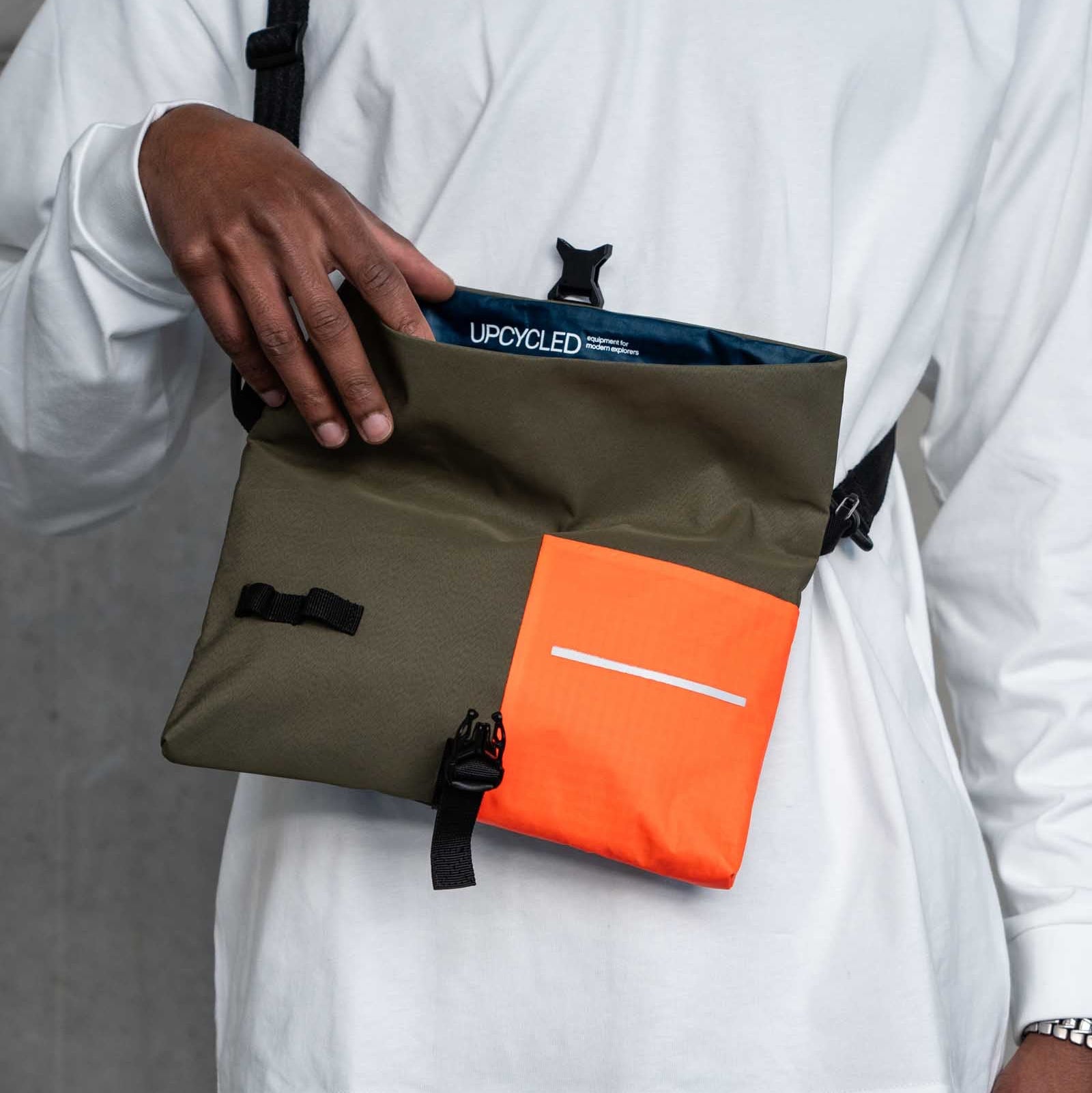 Crossbody RIV001 Artefact 