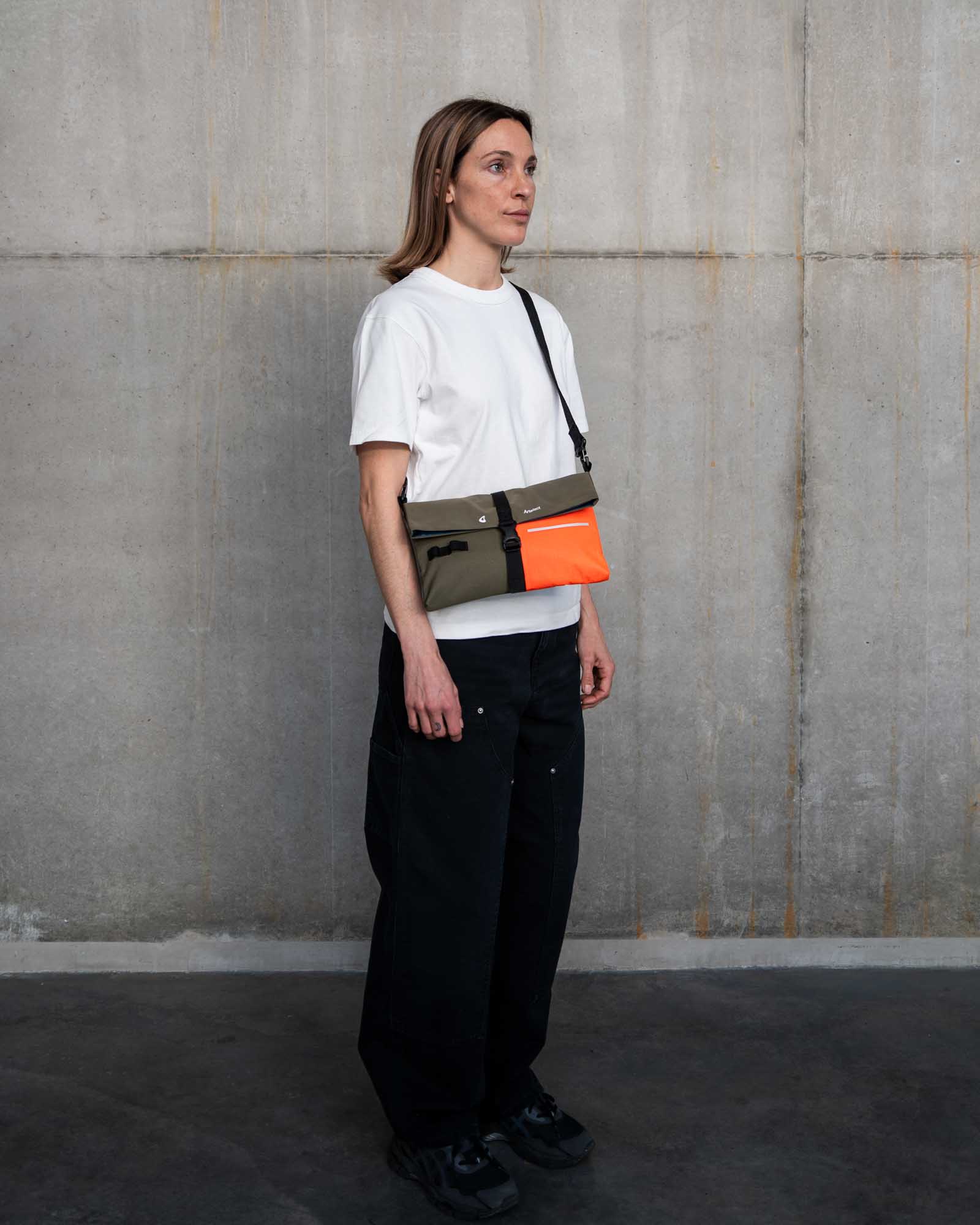 Crossbody RIV001 Artefact 