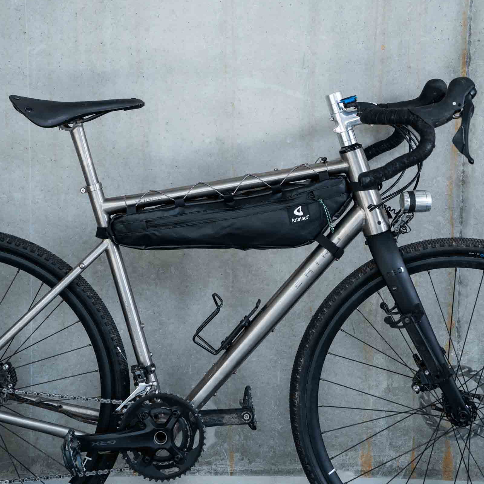sacoche de cadre vélo upcyclée noir