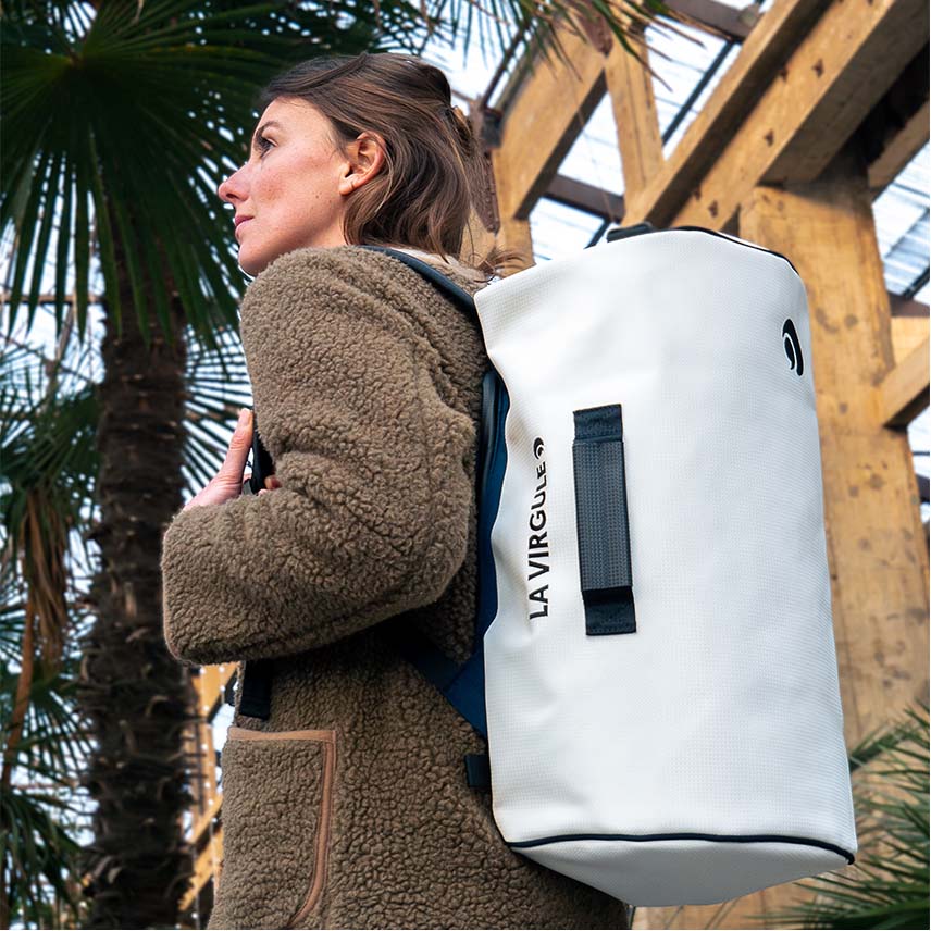 packshot Hors-bord 35L sac à dos upcyclé blanc carbone