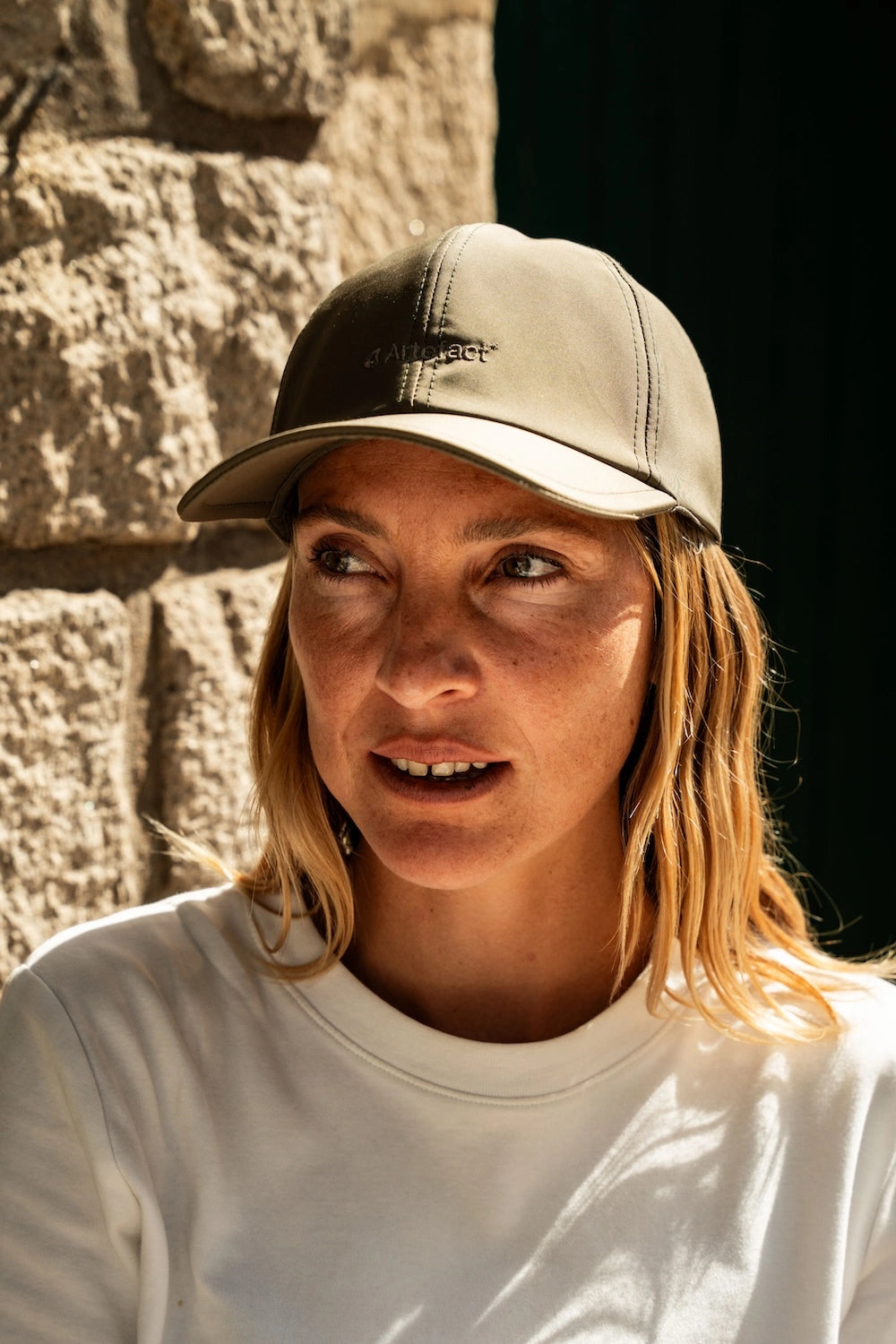 Stratus 6-Panel cap in khaki, upcycled – worn by a woman, close-up