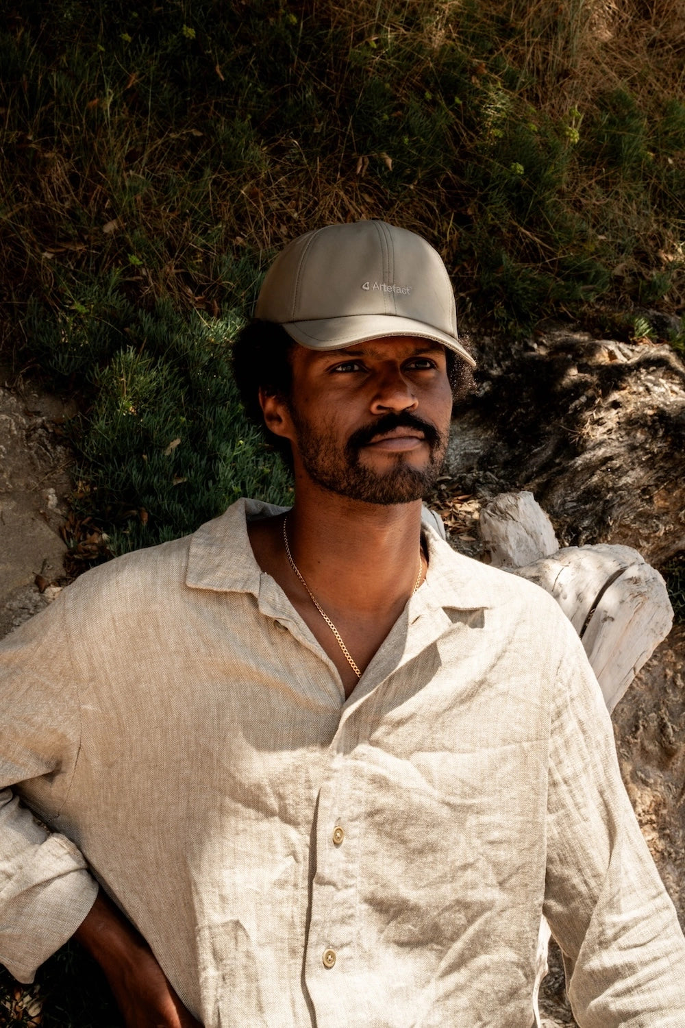 Stratus 6-Panel cap in khaki, upcycled – worn by a man outdoors