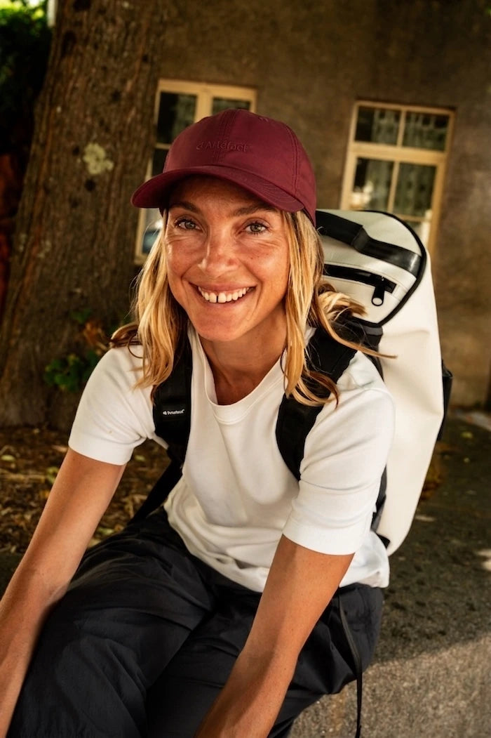 Stratus 6-Panel cap in burgundy, upcycled – worn