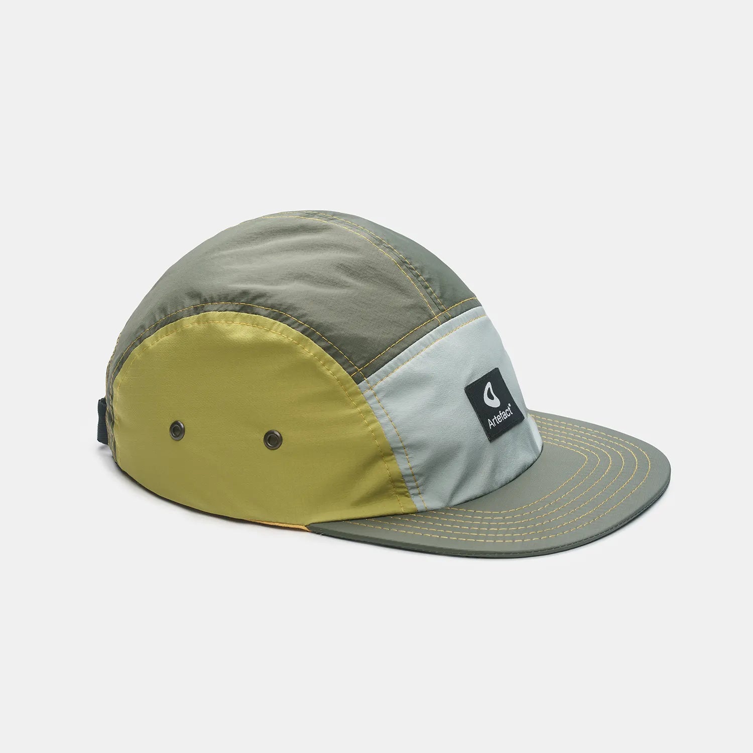 Casquette verte Artefact vue de cote