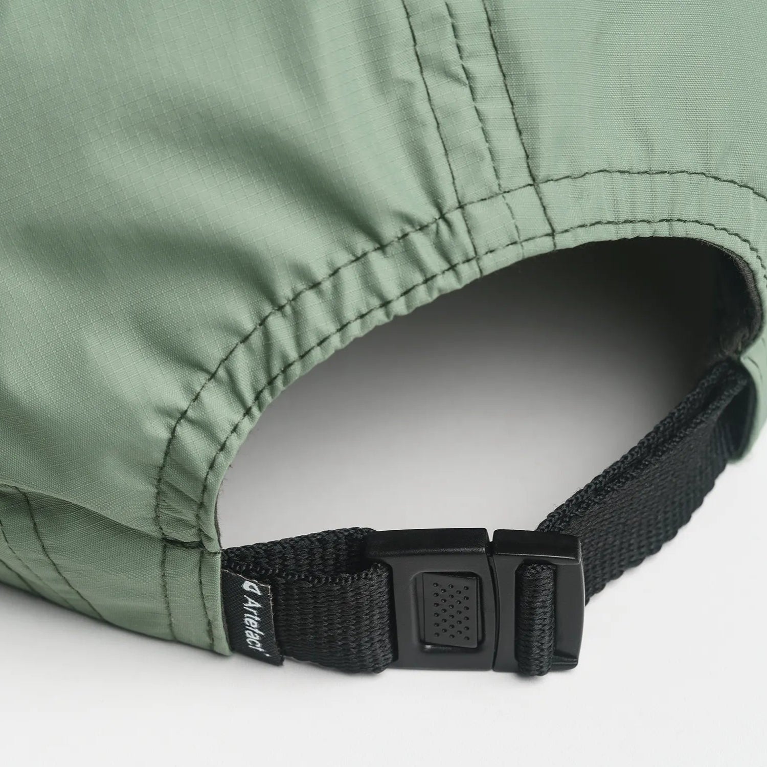 Casquette verte Artefact vue arriere