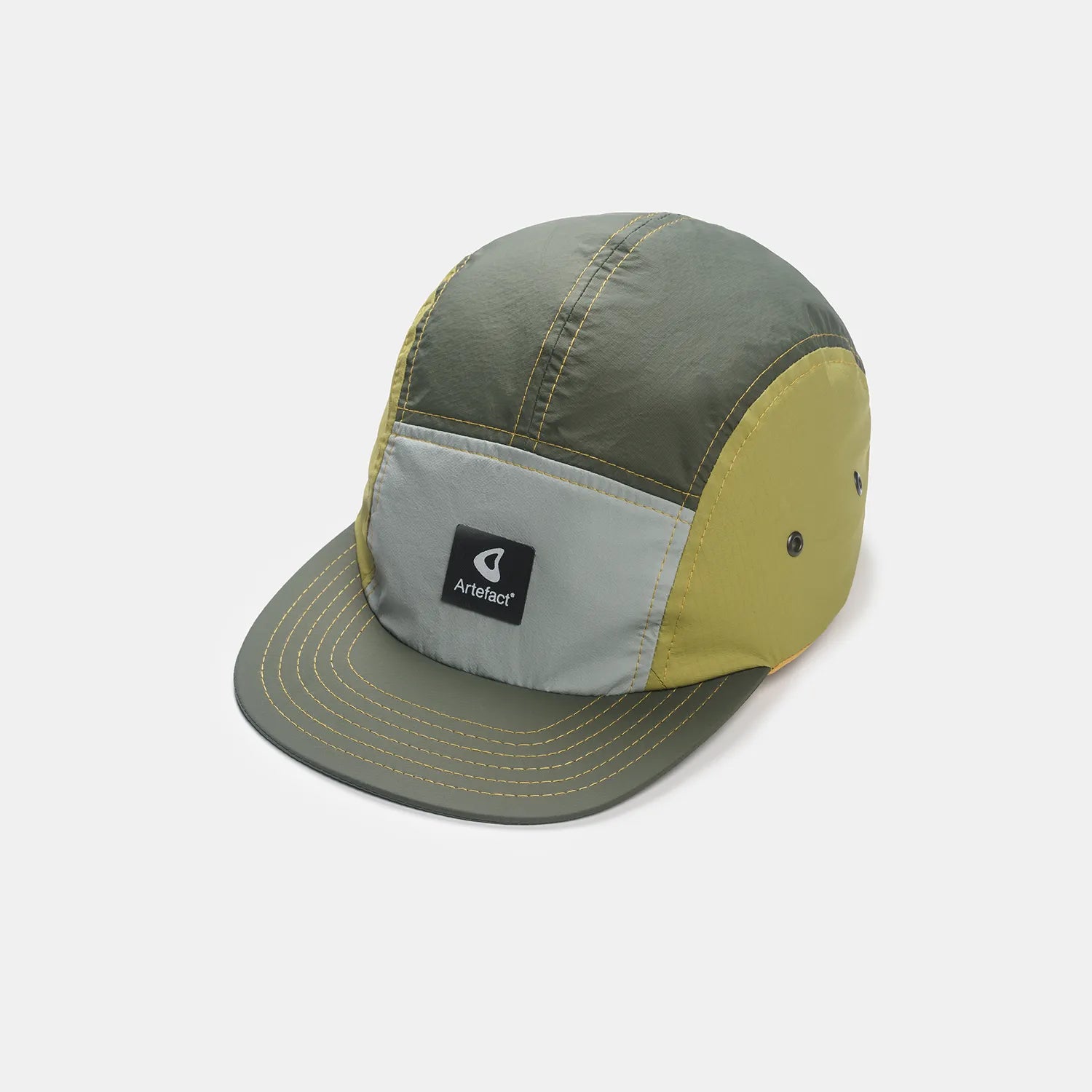 Casquette verte Artefact vue de trois quart