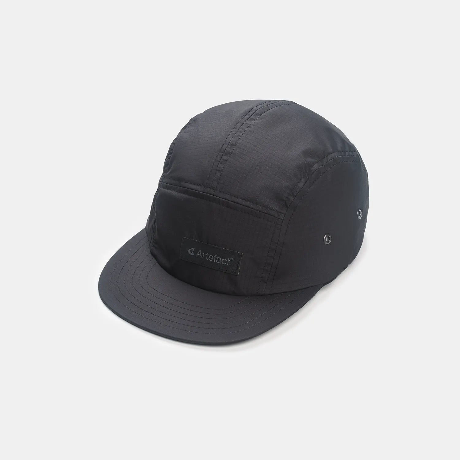Casquette noire Artefact vue de cote