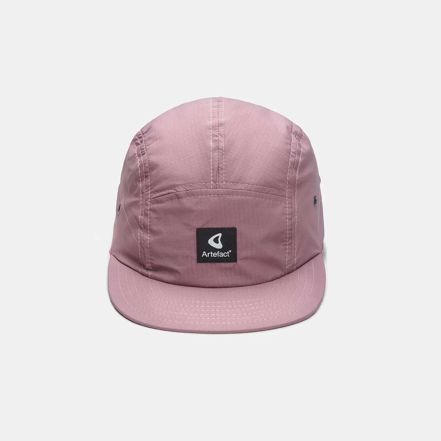 Casquette rose Artefact upcyclée avec veste patagonia vue de face