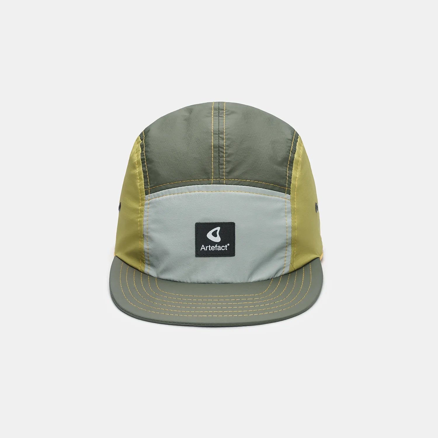 Casquette verte Artefact vue de face